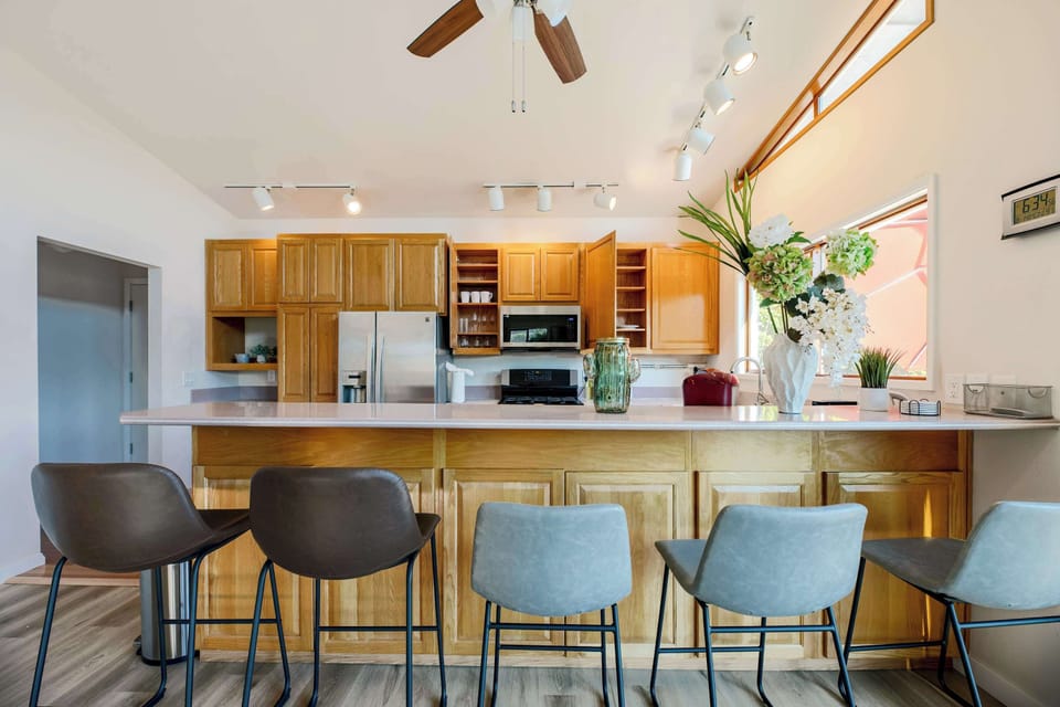Luxury House, Lake View, Lakeside (4 Bedrooms) | Private kitchen | Fridge, microwave, oven, stovetop