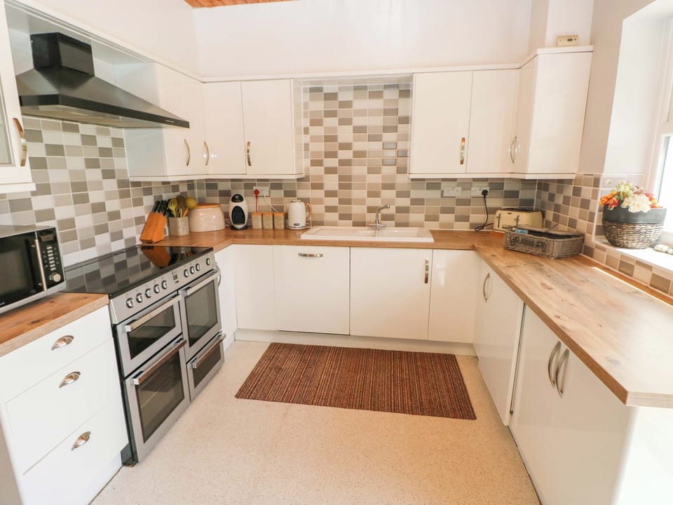 Fridge, microwave, dishwasher, toaster