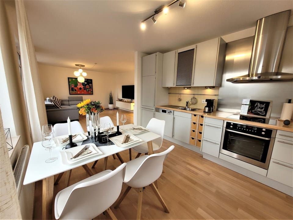 Apartment | Private kitchen | Cookware/dishes/utensils