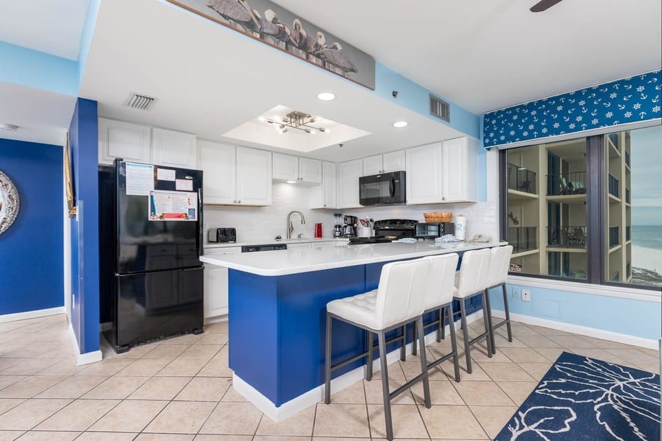 Condo, 3 Bedrooms | Private kitchen | Fridge, oven, coffee/tea maker