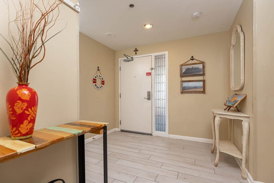 Condo, 3 Bedrooms | Interior
