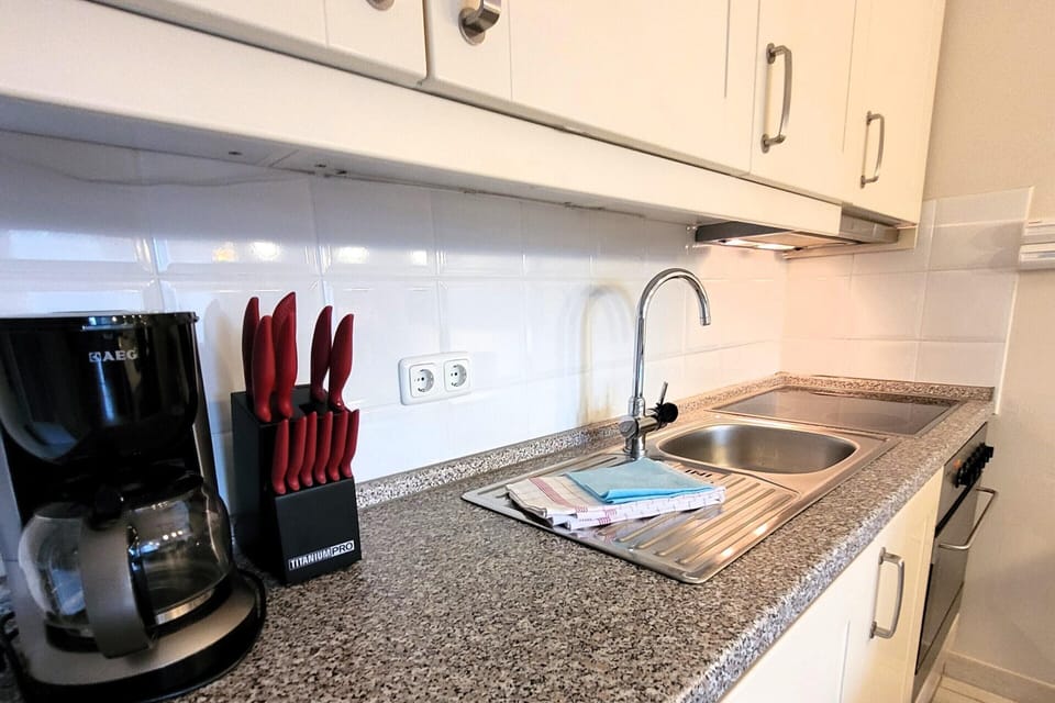 Apartment | Private kitchen | Cookware/dishes/utensils