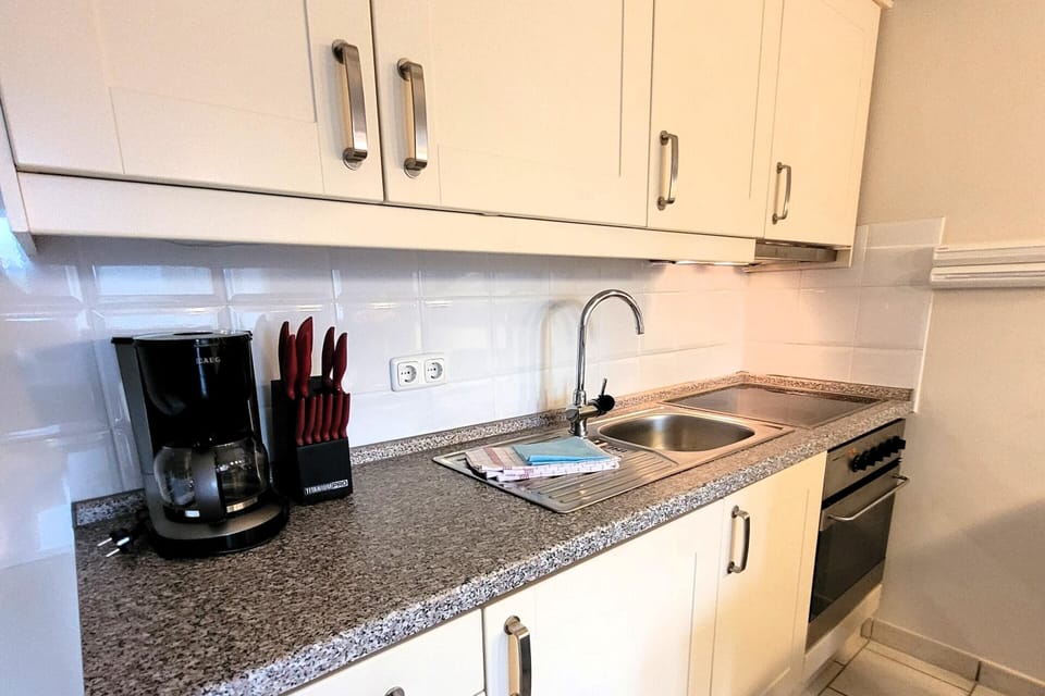 Apartment | Private kitchen | Cookware/dishes/utensils