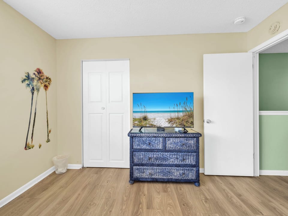 Guest bedroom