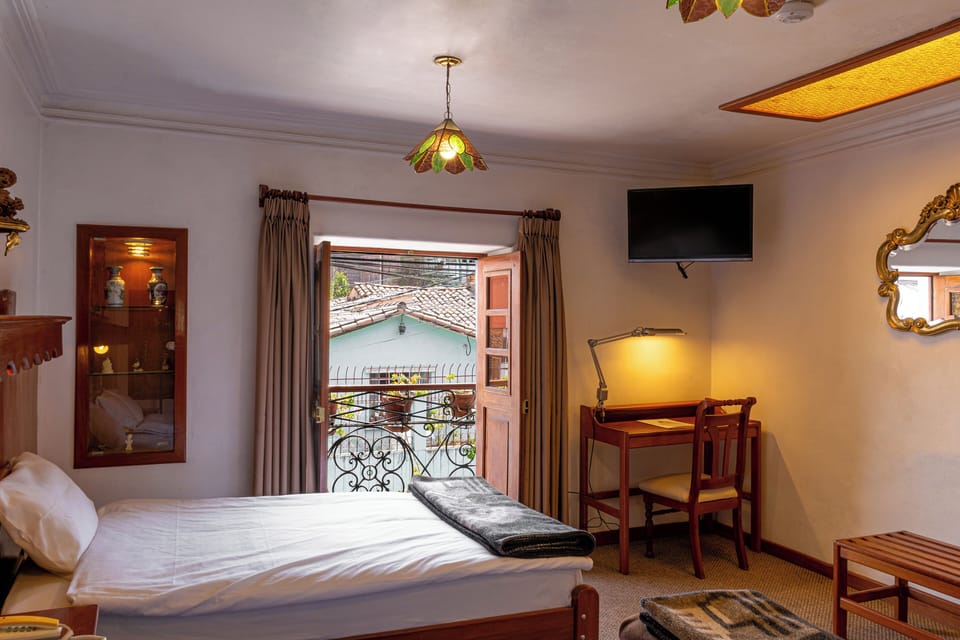 Standard Triple Room, Balcony, Courtyard View | Iron/ironing board, free WiFi