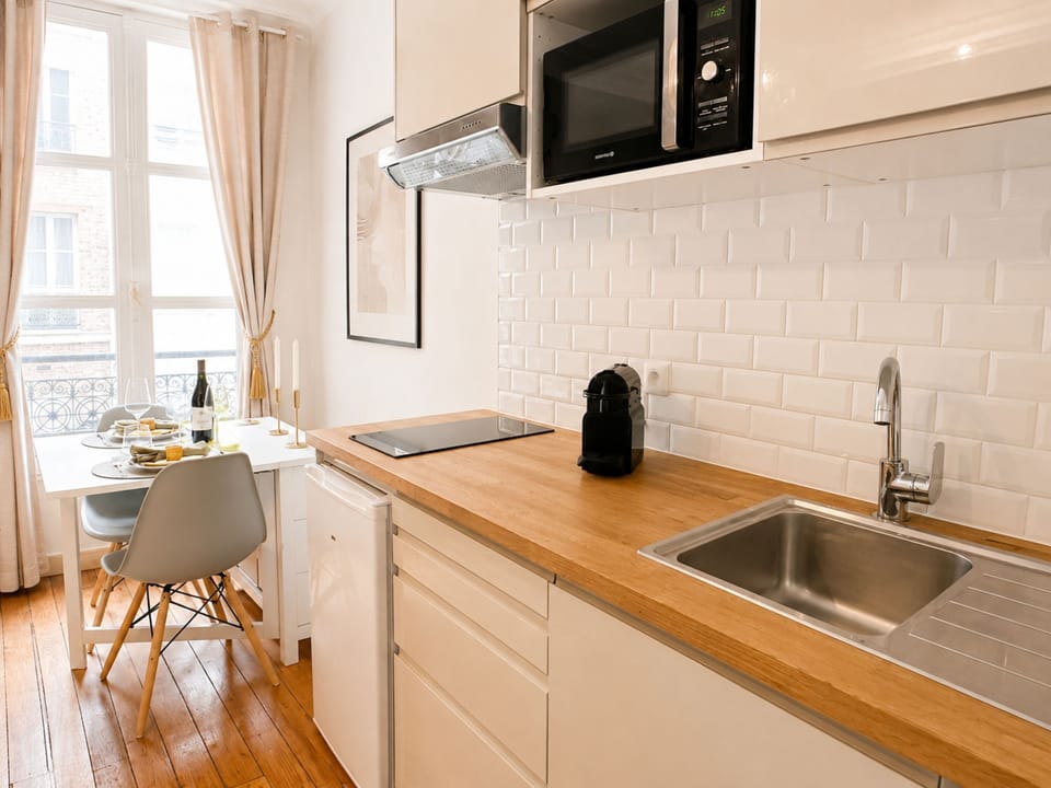 Standard Apartment, Courtyard View | Private kitchen | Espresso maker, electric kettle, toaster, freezer