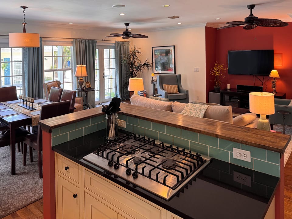 Traditional House, 3 Bedrooms, Garden View | Private kitchen | Full-size fridge, microwave, oven, stovetop