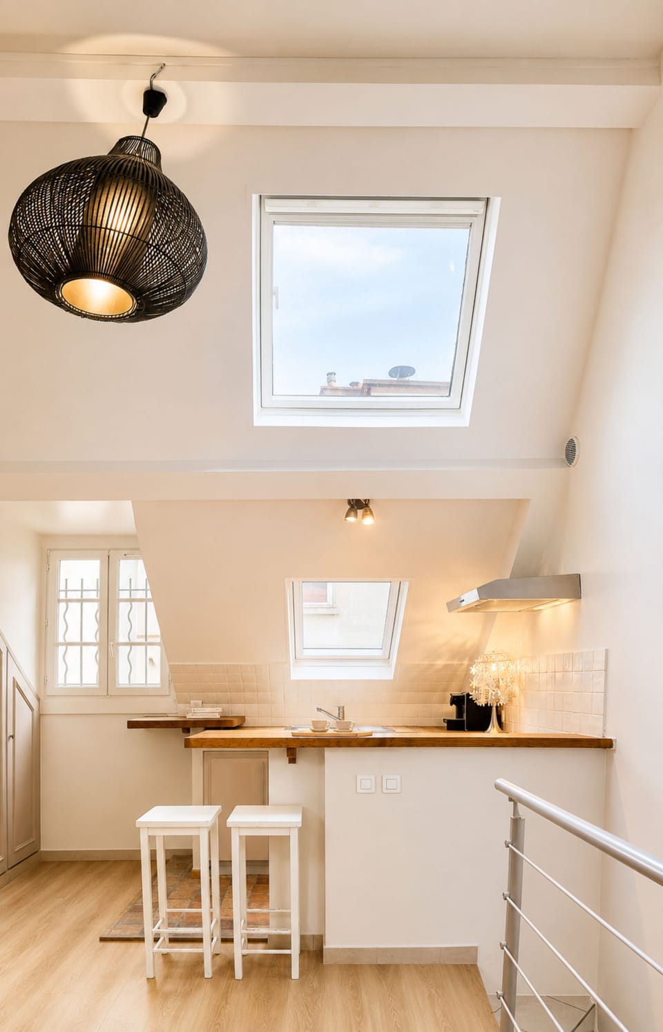 Deluxe Duplex, Courtyard View | Private kitchen | Espresso maker, electric kettle, dining tables