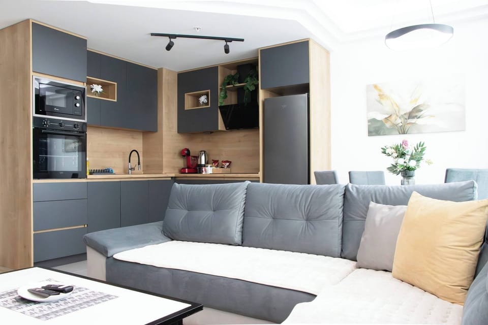 Apartment, 2 Bedrooms, Accessible, Garden View | Living room