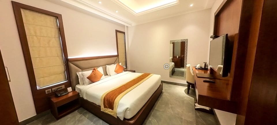 Premium bedding, minibar, in-room safe, laptop workspace