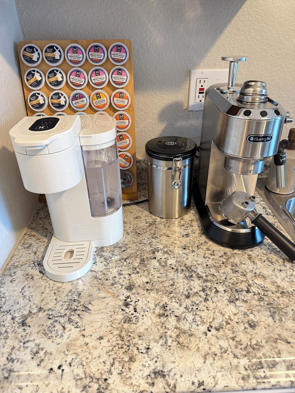 Keurig K-Cup & De’Longhi espresso machine. Ground coffee & K-Cups included.