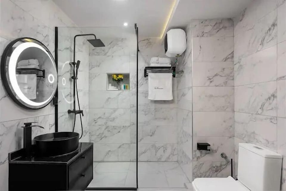 Family Room, Balcony, City View | Bathroom | Hair dryer, towels, soap, shampoo