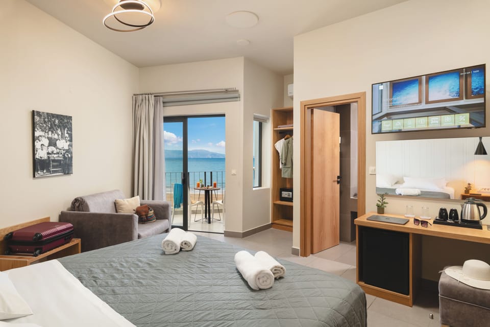 Superior Room | Hypo-allergenic bedding, in-room safe, desk, laptop workspace