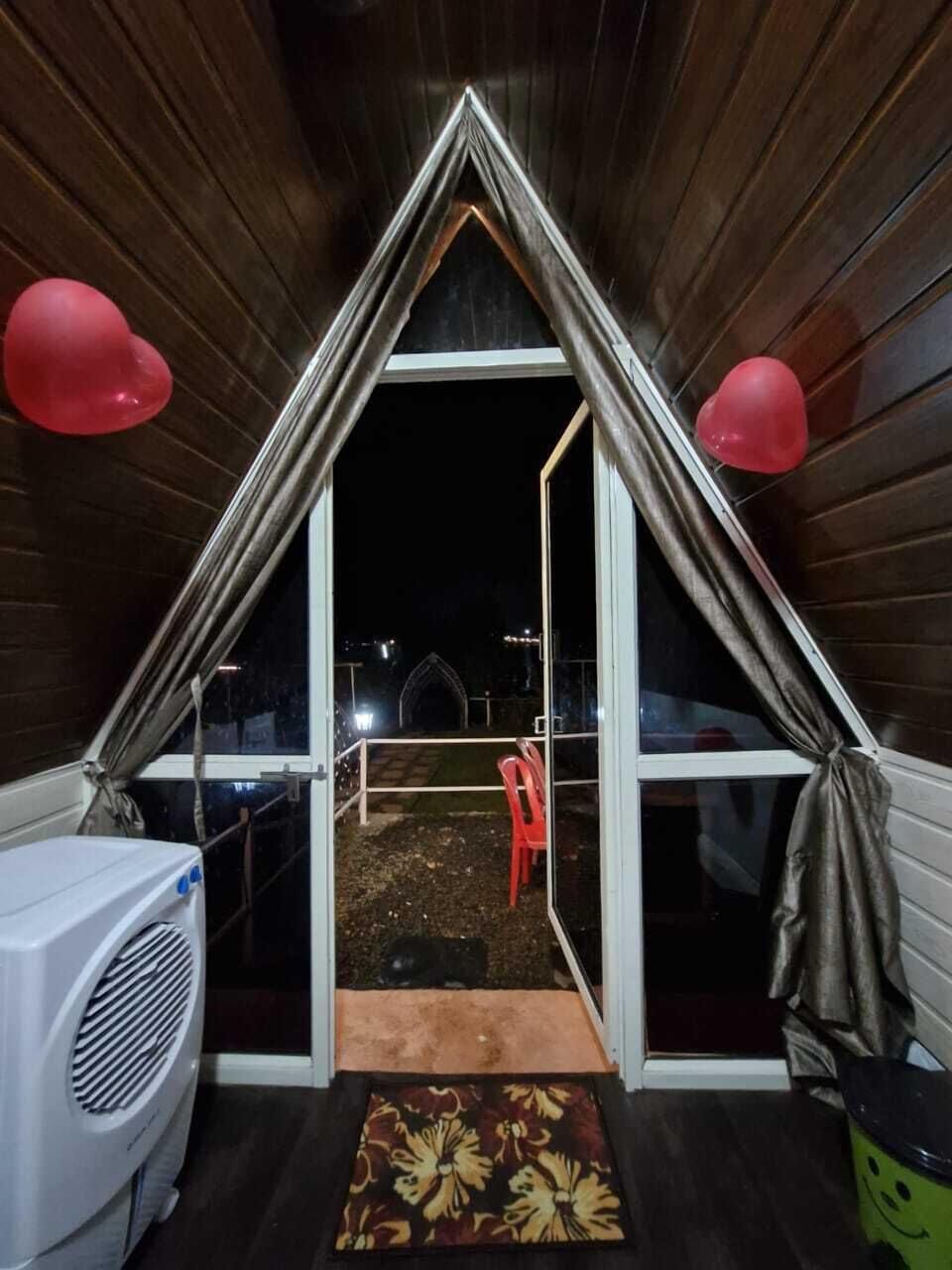 Deluxe Cottage, Lake View | In-room safe, desk, soundproofing, free WiFi