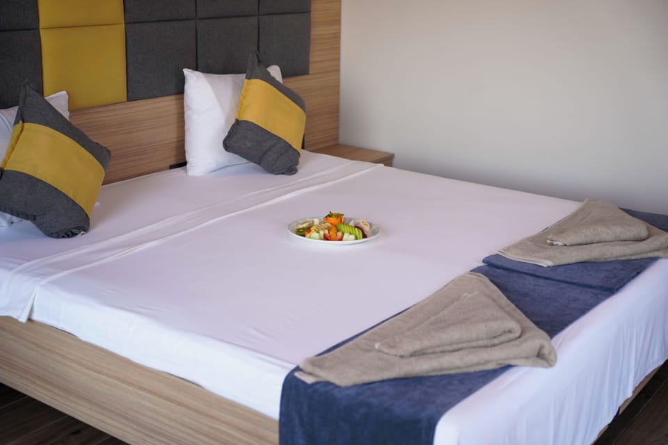 Premium bedding, minibar, in-room safe, soundproofing