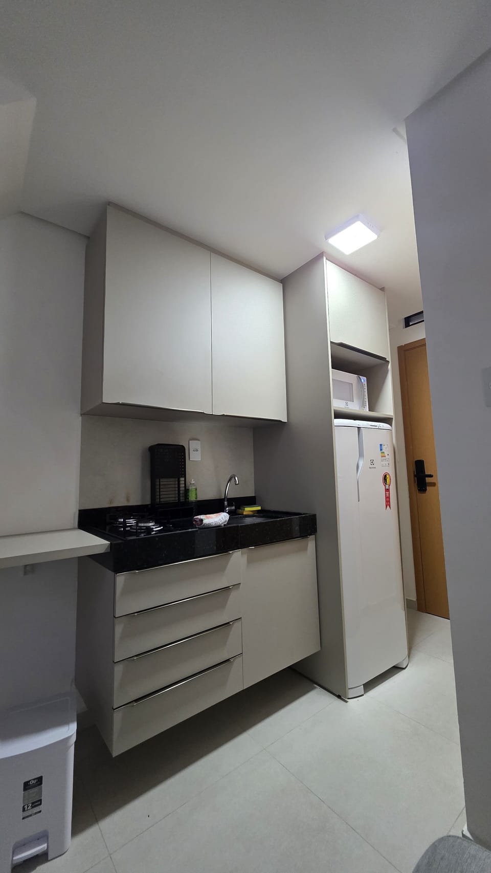 Classic Apartment, Garden View | Private kitchen | Microwave, stovetop, cookware/dishes/utensils
