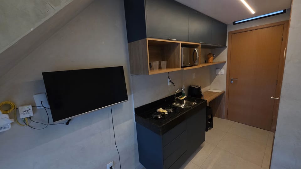Comfort Duplex, Courtyard View | Private kitchen | Fridge, microwave, stovetop