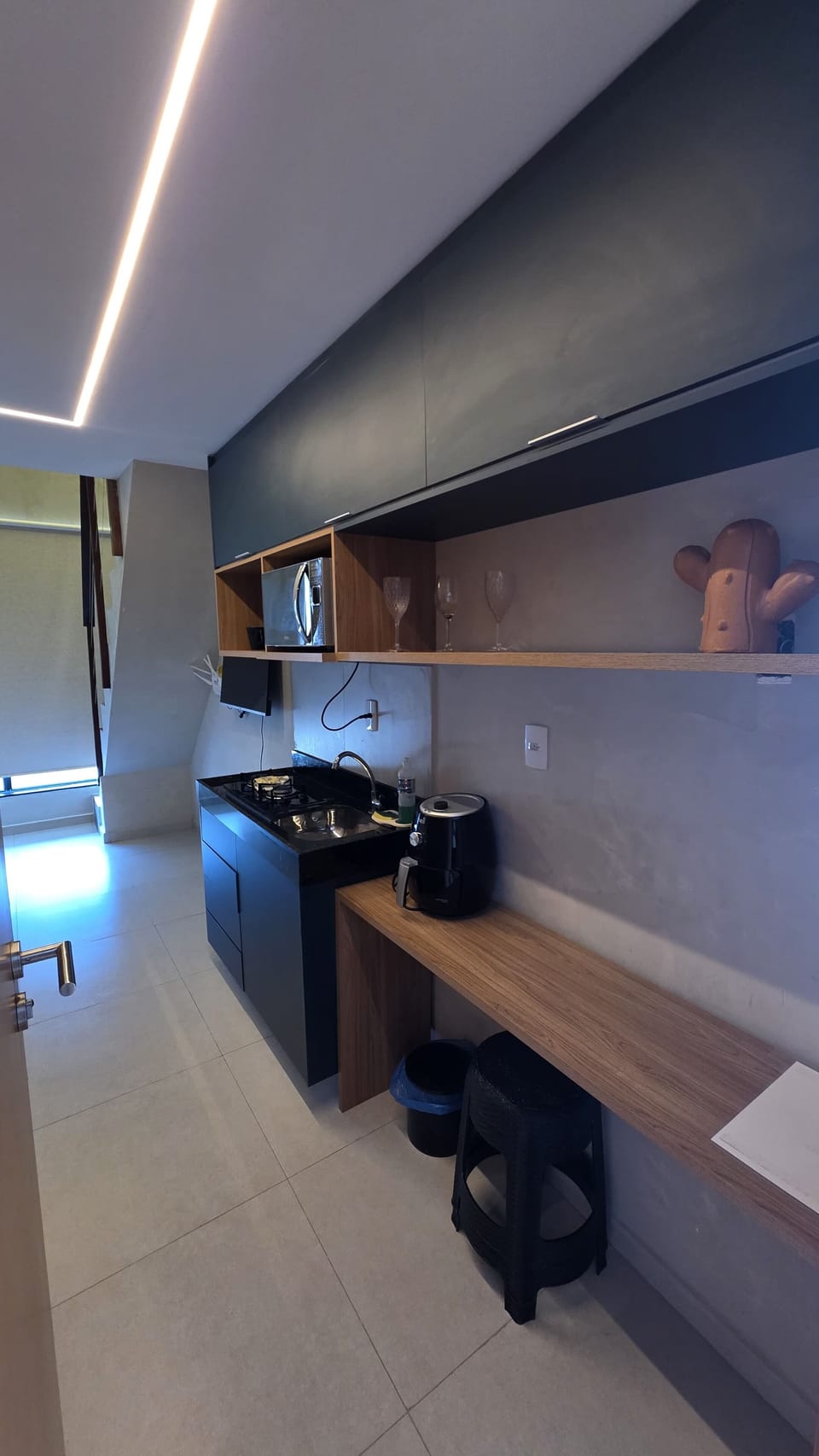 Comfort Duplex, Courtyard View | Private kitchen | Fridge, microwave, stovetop