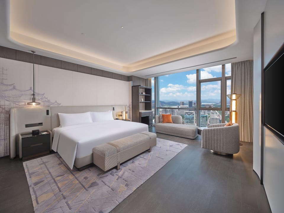 Presidential Suite, 1 King Bed | Down comforters, minibar, desk, iron/ironing board