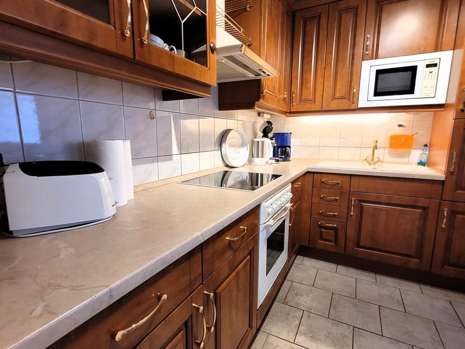 Apartment | Private kitchen | Cookware/dishes/utensils