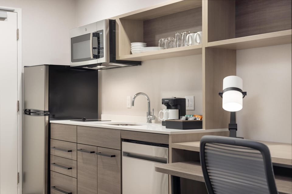 Full-size fridge, microwave, stovetop, dishwasher