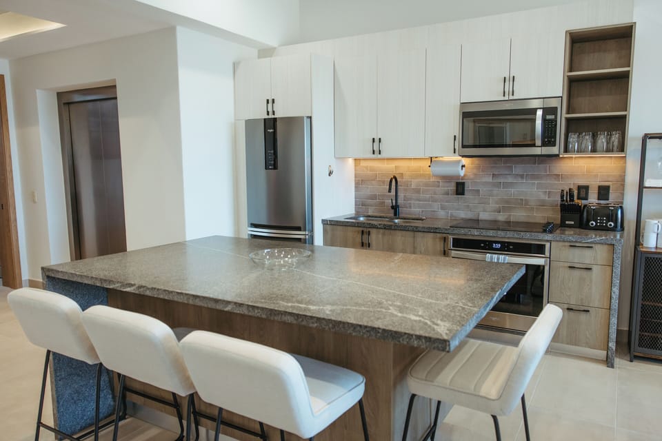 1306 Kitchen