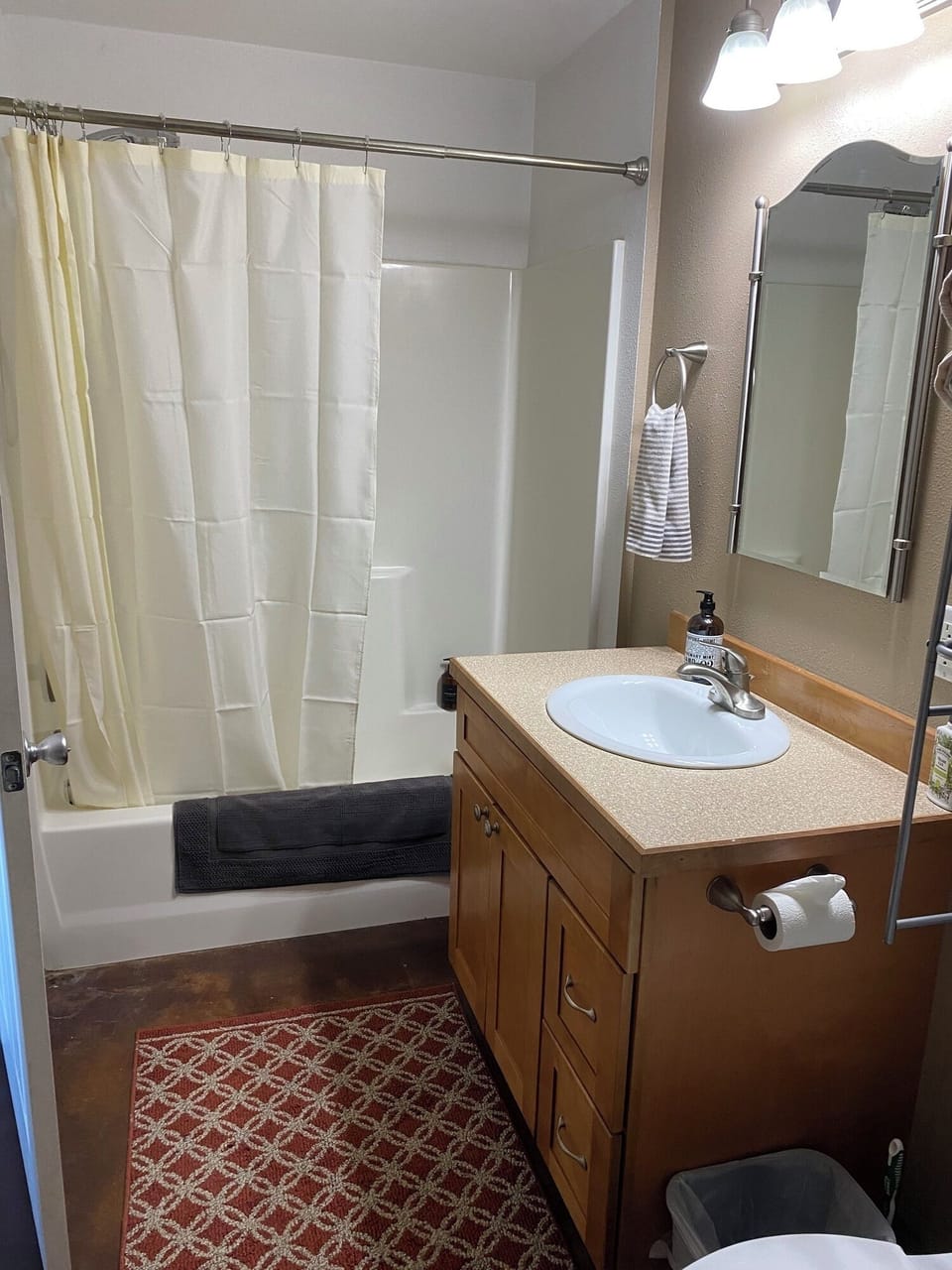 Full shower-tub