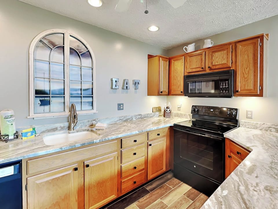 Studio (3 Bedrooms) | Property amenity