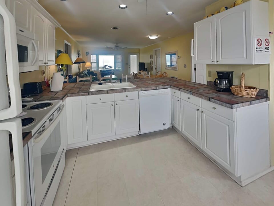 Studio (4 Bedrooms) | Property amenity
