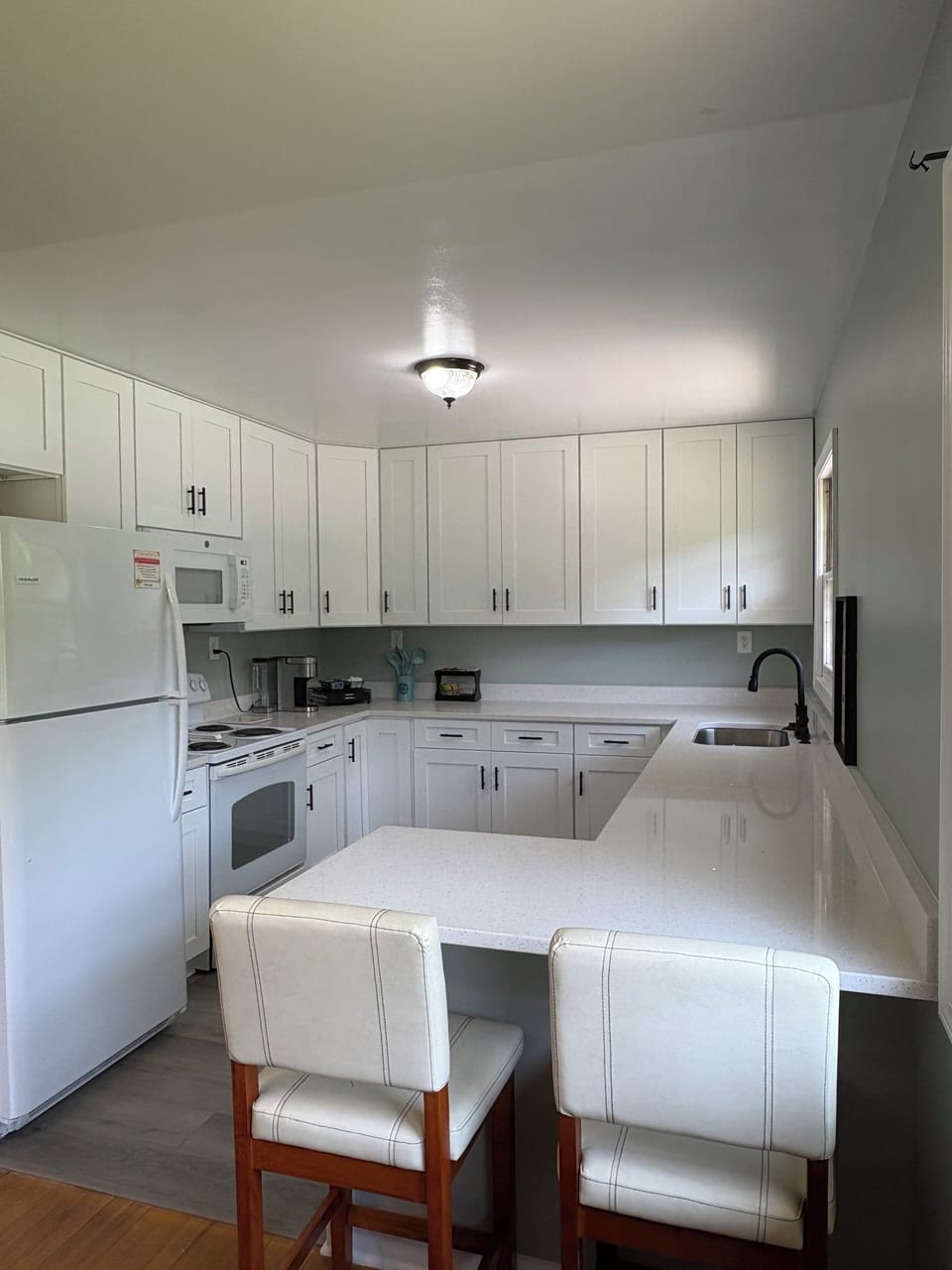 Full kitchen