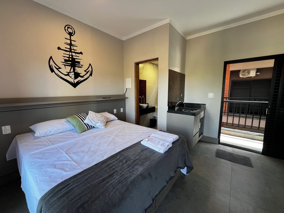 Comfort Room | Desk, iron/ironing board, free WiFi, bed sheets