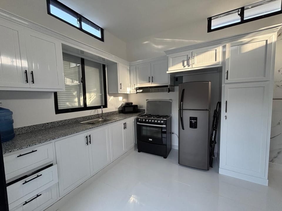 Deluxe Studio, City View | Private kitchen