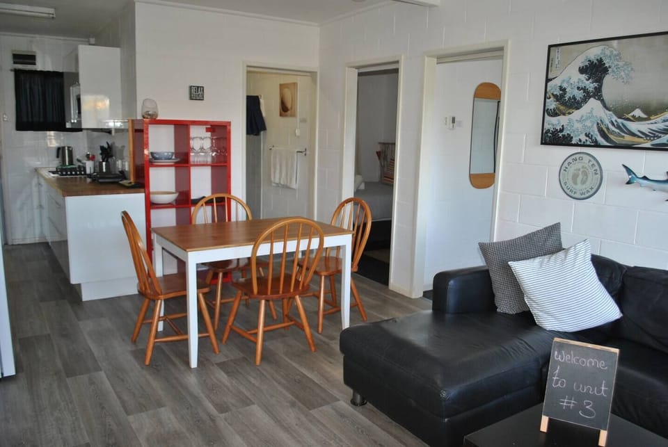 Dining & Lounge area (1)