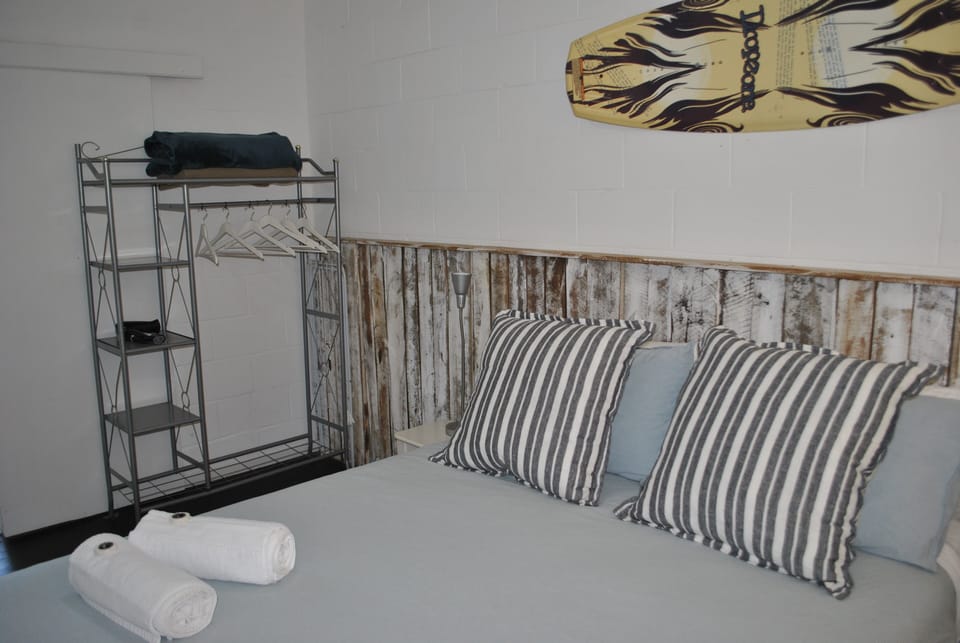 Bedroom - Queen Bed (2)