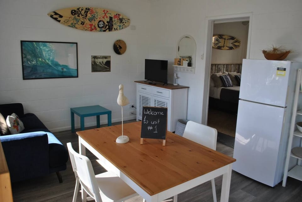 Dining & Lounge area (2)