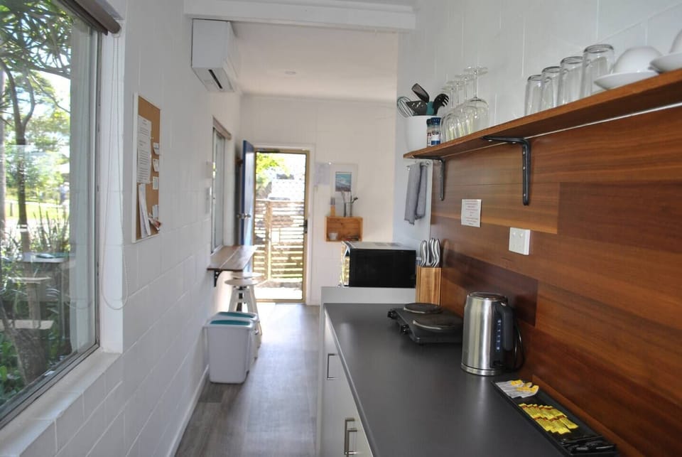 Kitchenette (2)