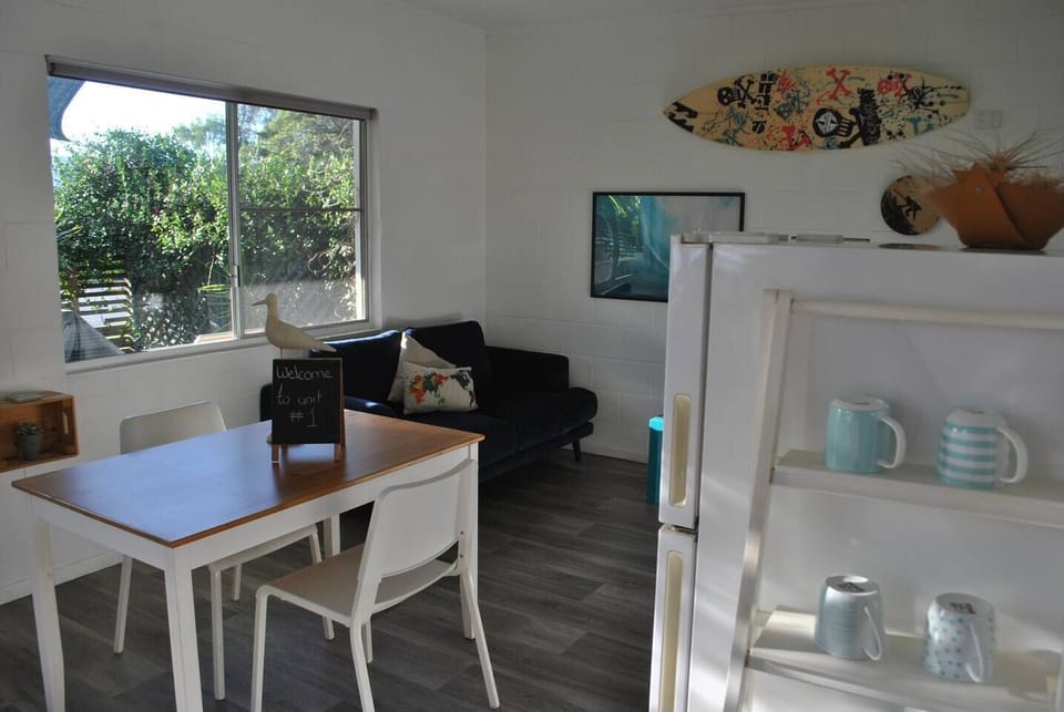 Dining & Lounge area (1)