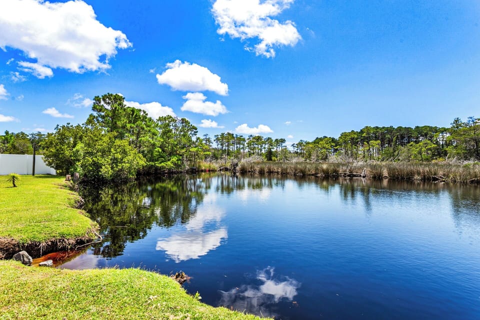 Take in the peaceful soundside setting with views of wildlife and Manteo's natural beauty.