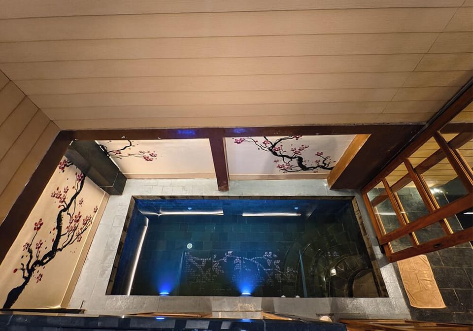 6 indoor pools