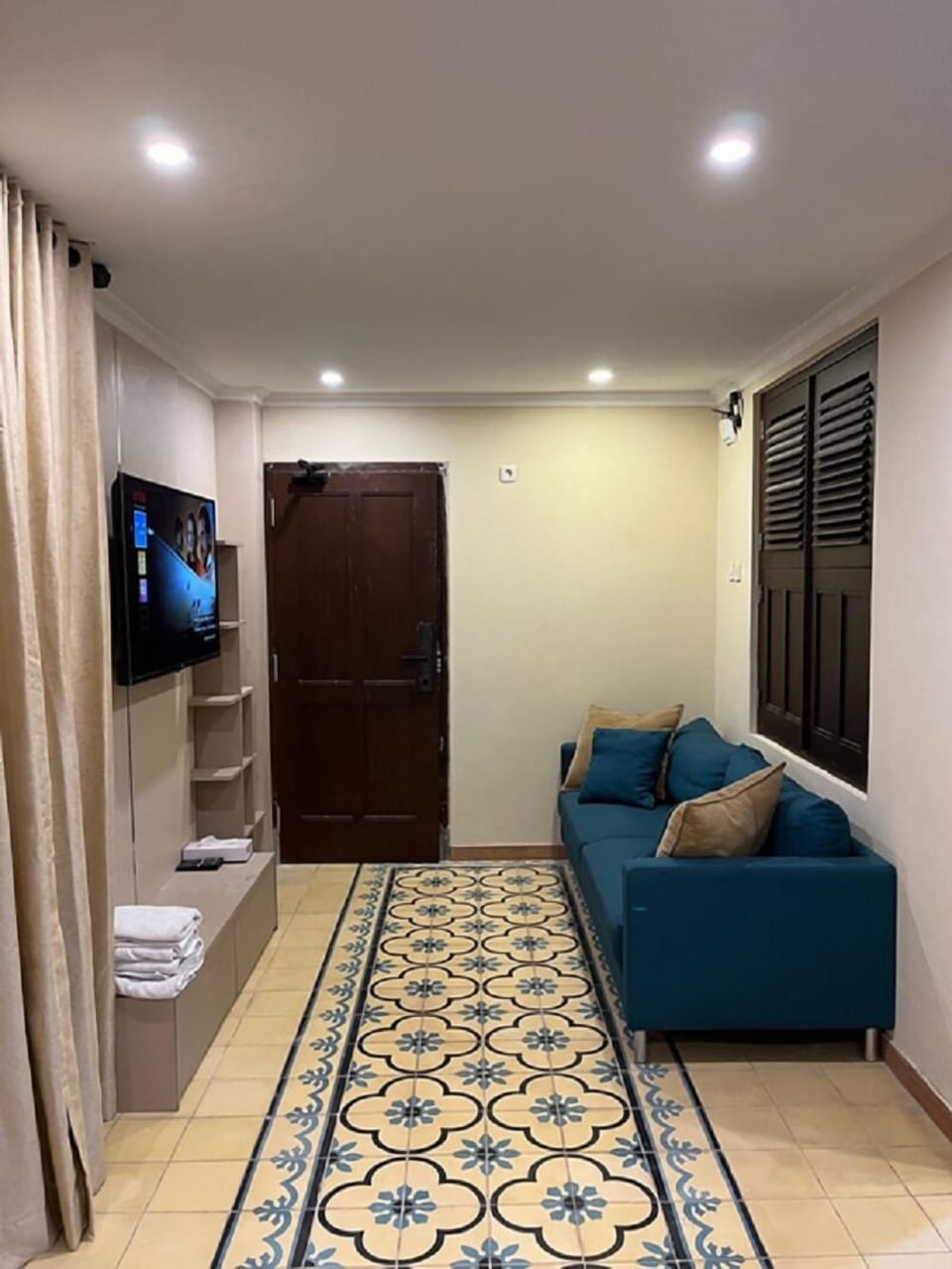 NAKULA SADEWA 2 BED ROOM | Living area | 42-inch Smart TV with digital channels