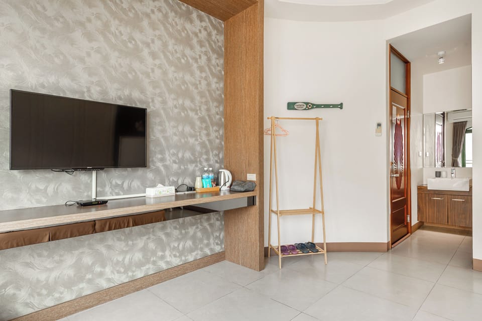 Double Room with Balcony | Free WiFi, bed sheets