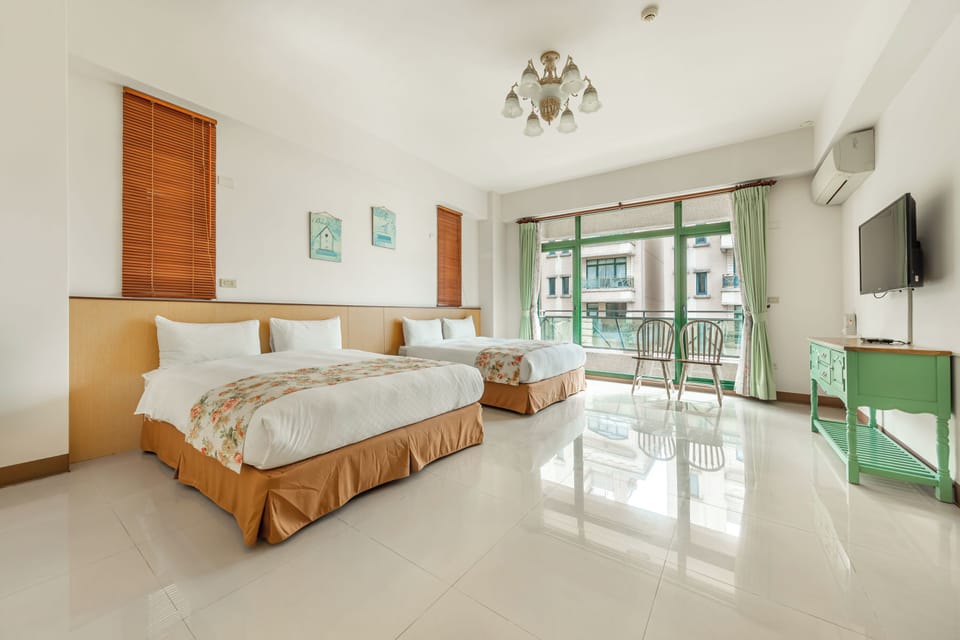 Quadruple Room with Balcony | Free WiFi, bed sheets