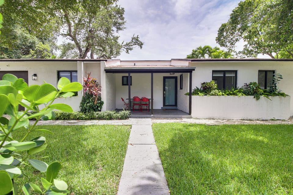 Miami Vacation Rental | 5BR | 4BA | 3,400 Sq Ft | 2 Steps to Enter