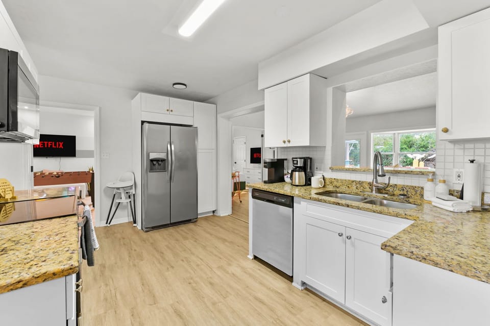 Ample cabinetry and top-of-the-line appliances make cooking a breeze!
