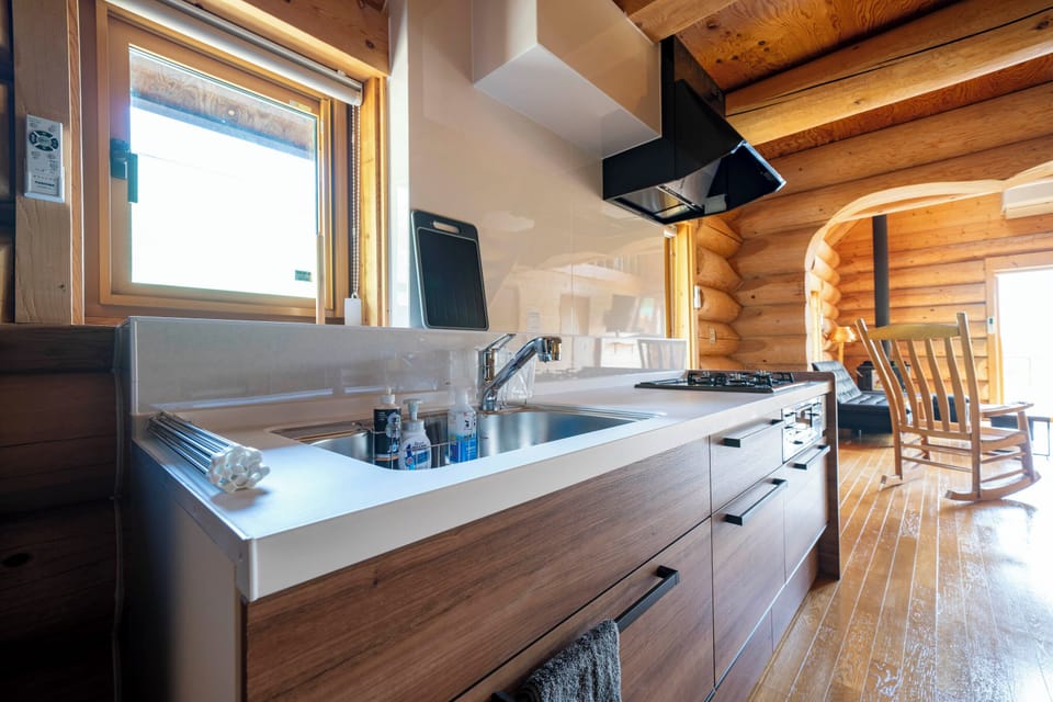Full-size fridge, microwave, stovetop, electric kettle