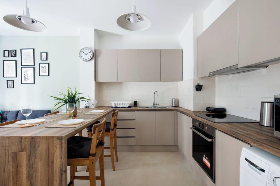 Apartment, 1 Bedroom, Kitchen, City View | In-room dining