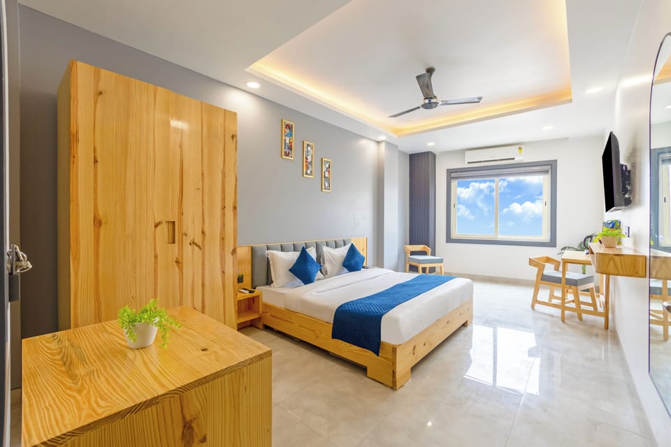 Superior Room | Egyptian cotton sheets, premium bedding, down comforters, free minibar