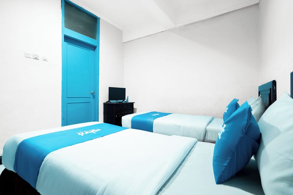 Deluxe Twin Room | Desk, free WiFi, bed sheets