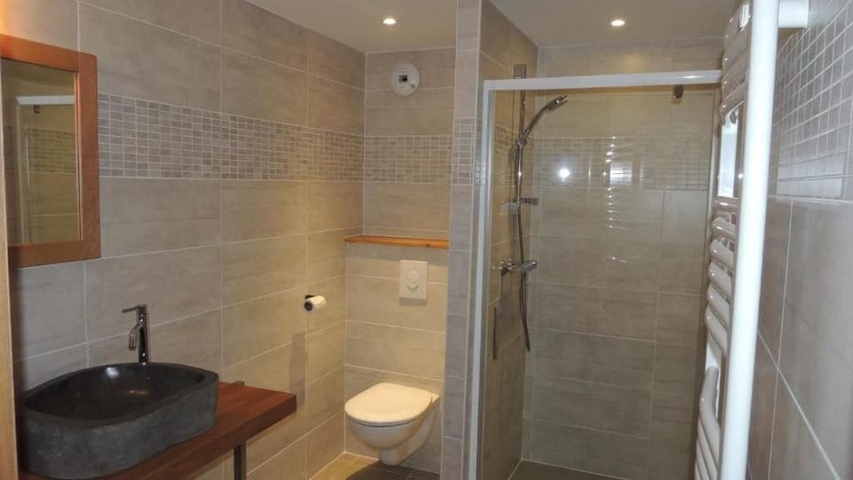 Studio Suite, Mountain View | Bathroom | Free toiletries, hair dryer, towels, soap