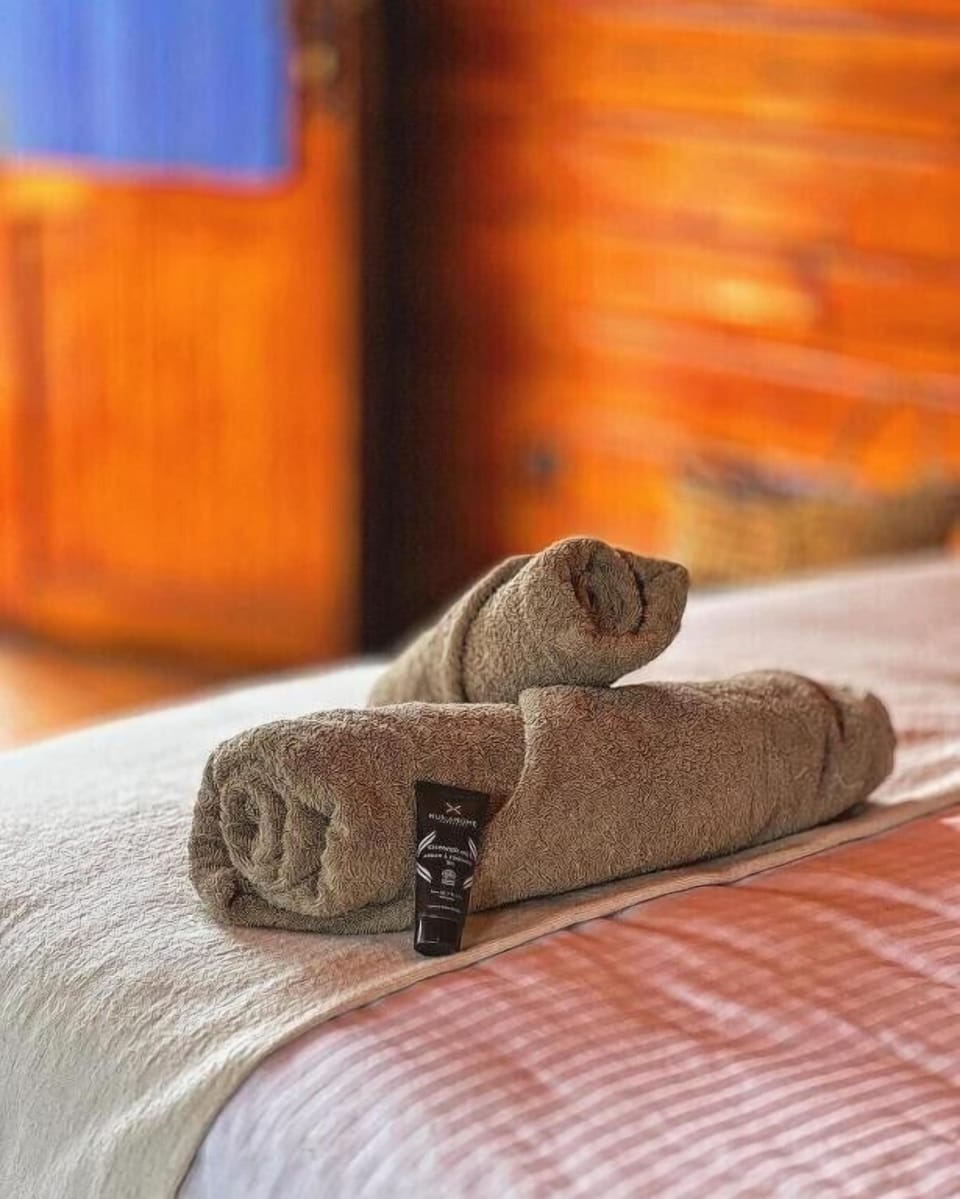 Chalet Caroubier | Premium bedding, in-room safe, blackout drapes, cribs (free)